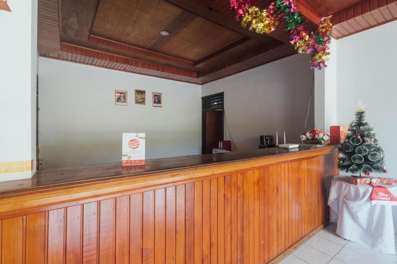 Oyo 1688 Collin Beach Hotel Амбон Экстерьер фото